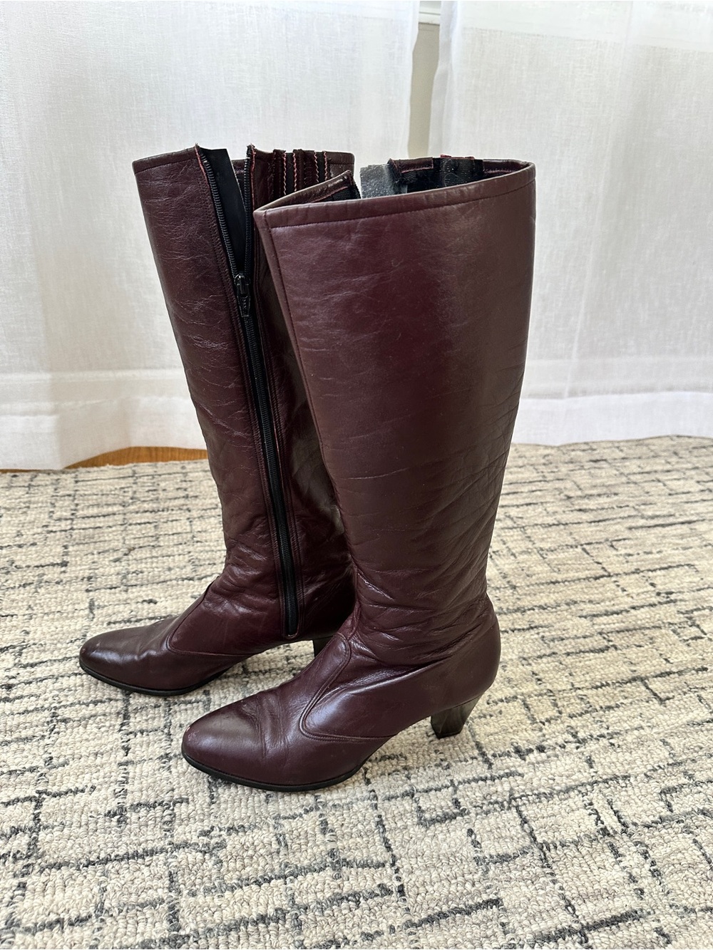 Women's Knee-High Heeled Boots in Burgundy Leather